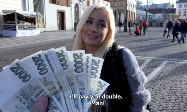 Малышка побледнела от произнесенной суммы за секс с ней, пришла в себя и согласилась.